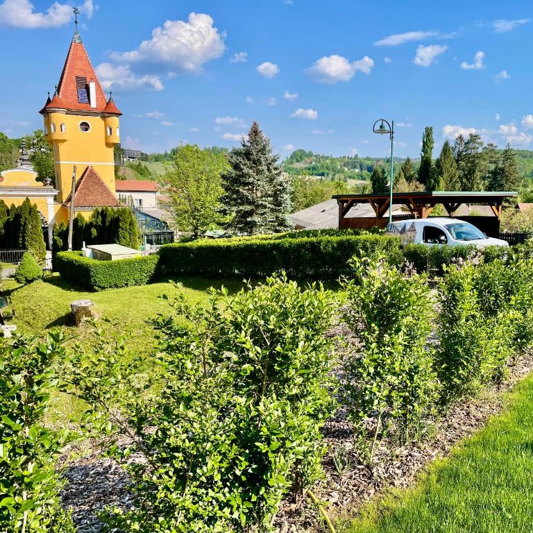 Chalet mit Pool & Sauna - Three-Bedroom Home - 12
