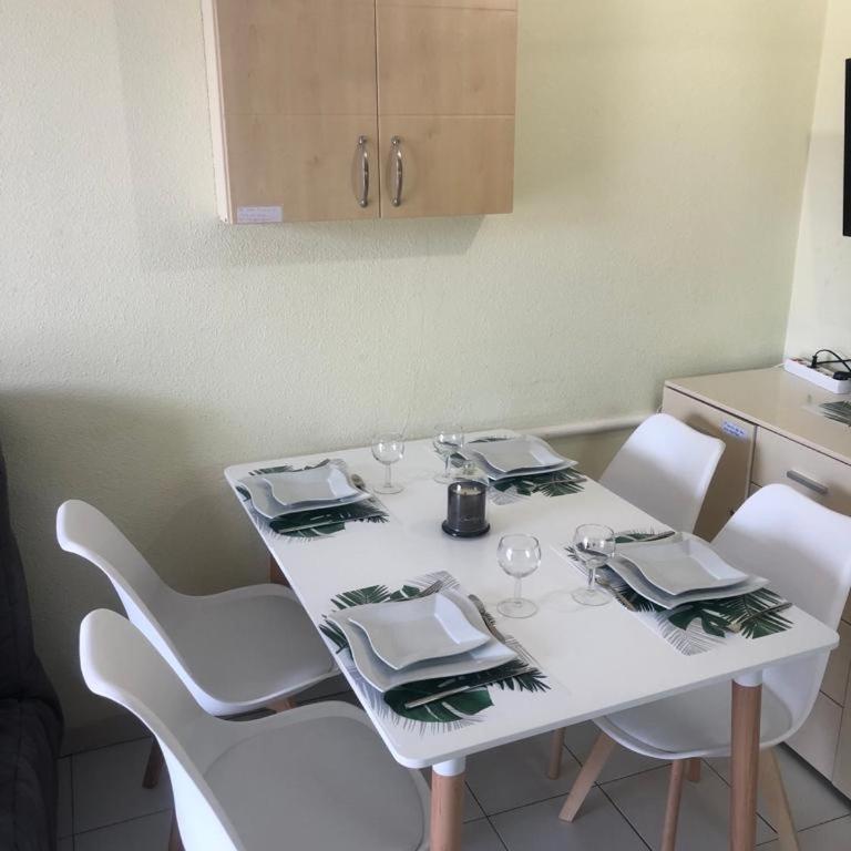 Appartement à Cap Estérel Village Pierre et Vacances Piscines et parking inclus - Studio - 16