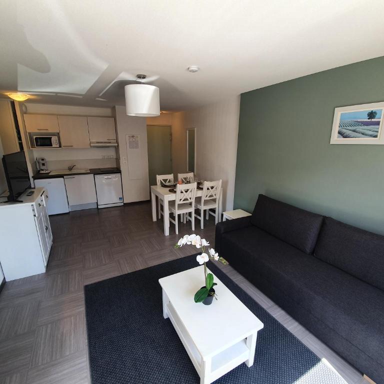 L'Arbousier - Piscine & climatisation - One-Bedroom Apartment - 7
