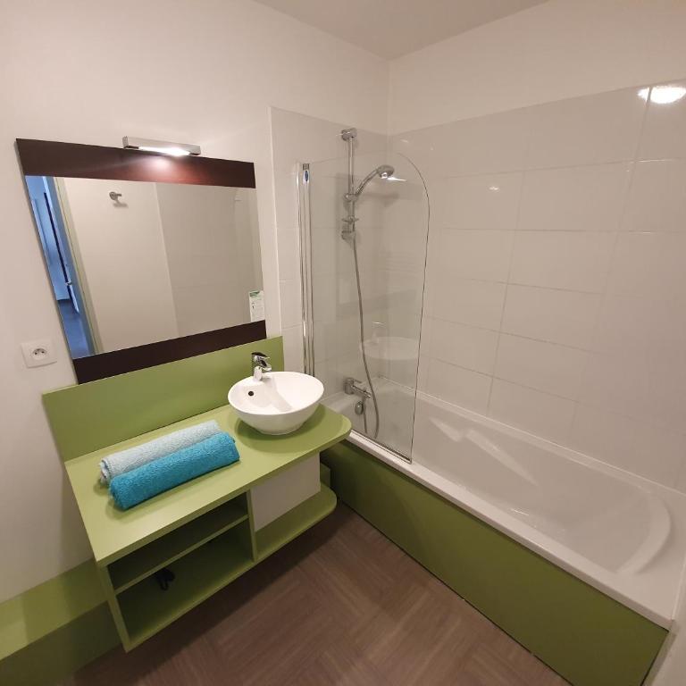 L'Arbousier - Piscine & climatisation - One-Bedroom Apartment - 8