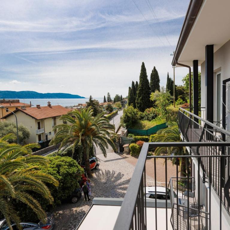 Hotel Livia - Camera King con Vista Lago - 10