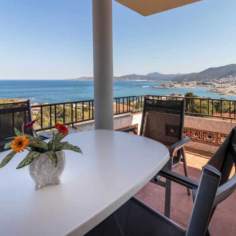 Grifeu 5 Apartamento luminoso con terraza y vistas - Apartamento de 3 dormitorios - 1