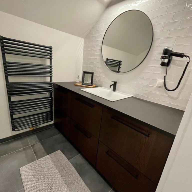 Chalet mit Pool & Sauna - Three-Bedroom Home - 10