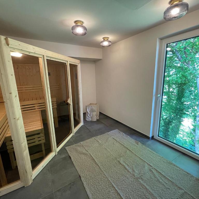 Chalet mit Pool & Sauna - Three-Bedroom Home - 9