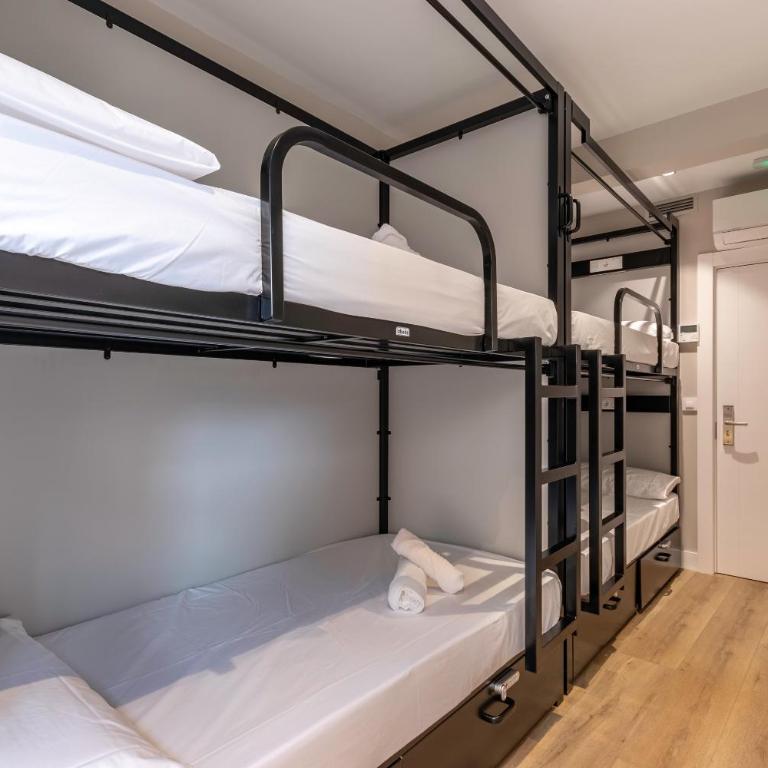 Uri Hostel Bilbao Rooms BBI00060 Self check in - Bottom bunk Bed in Mixed Dormitory Room - 2