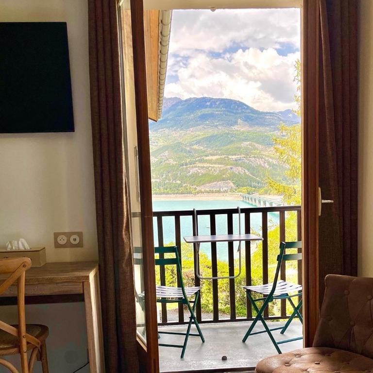 Hôtel les Chaumettes - Chambre Double avec petit balcon - 6