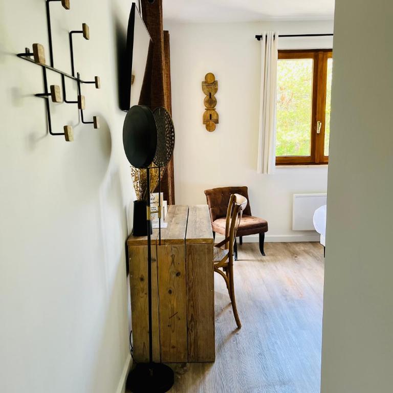 Hôtel les Chaumettes - Chambre Double avec petit balcon - 5