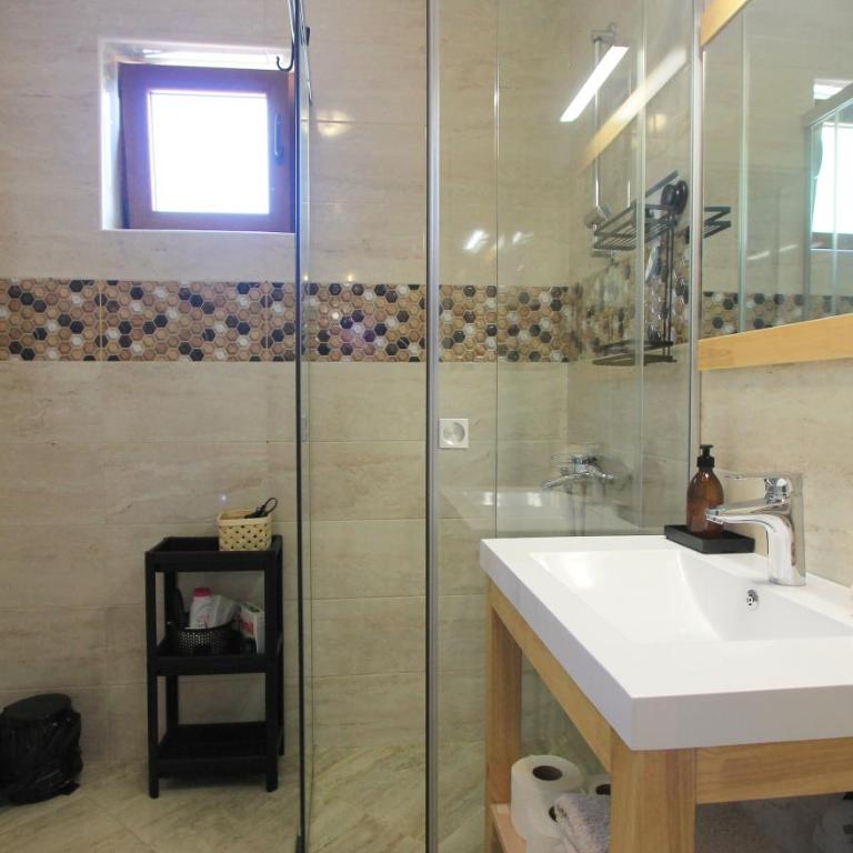 Romantic sea view apartment in Petrovac - Apartman sa 2 Spavaće Sobe - 27