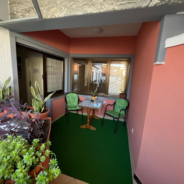 Hostel Dino - Dvokrevetna Soba sa Bračnim Krevetom i Kupatilom - 5
