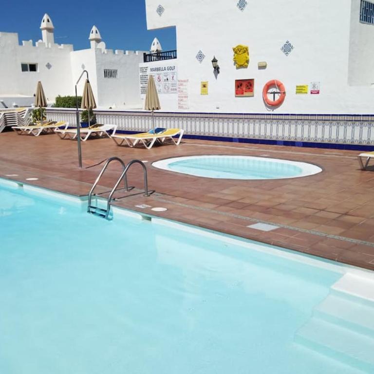 Centric Pool View Bungalow - One-Bedroom Apartment - 12