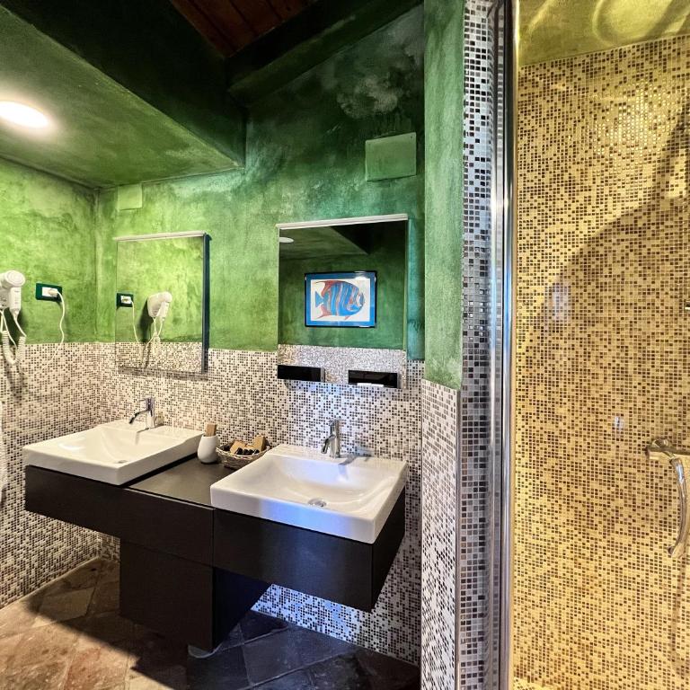 Aeneas' Landing Resort - Junior Suite with Balcony - 4