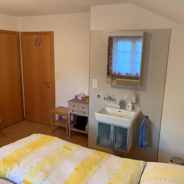Chalet Medi - Einzelzimmer mit Gemeinschaftsdusche und -WC - 8