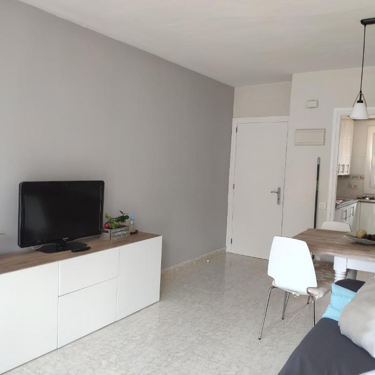 Apartamento a 150 metros de la playa en la Fosca - Apartamento - 3
