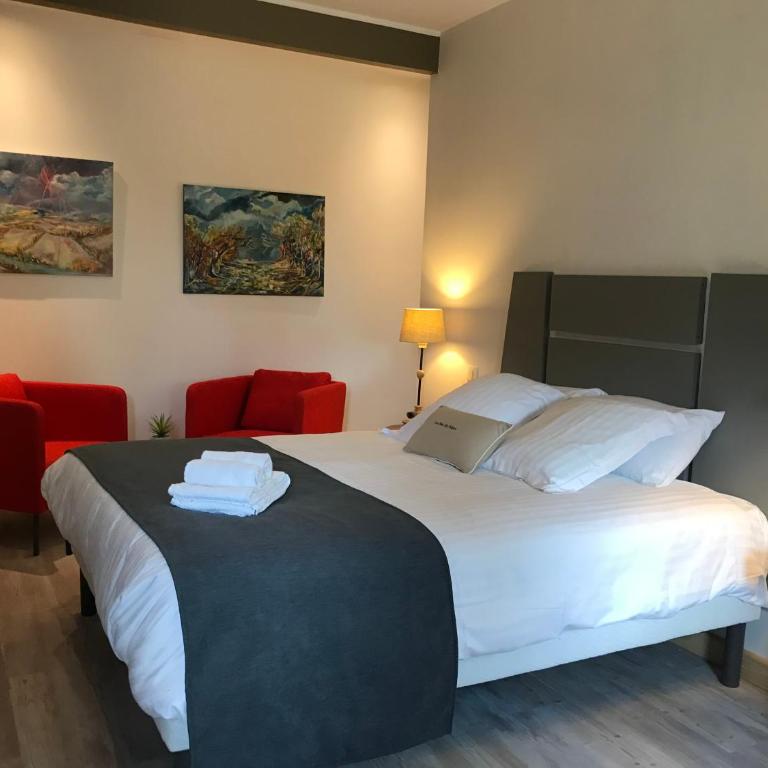 Le Clos du Peintre - Chambre Double - Vue sur Piscine - 1