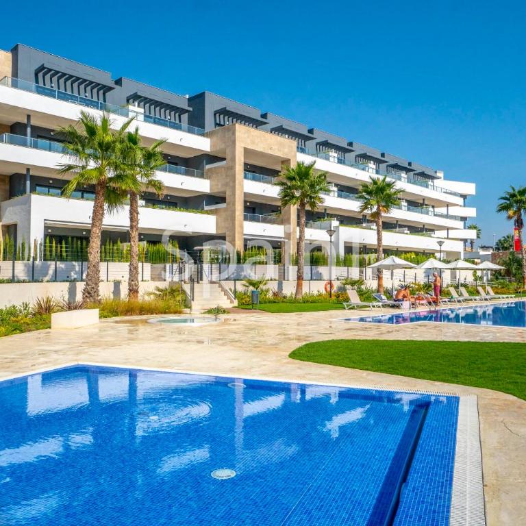 Exclusive apartment in Flamenca Village with gym, sauna, 3 pools - 600 m from the beach - Two-Bedroom Apartment - 2