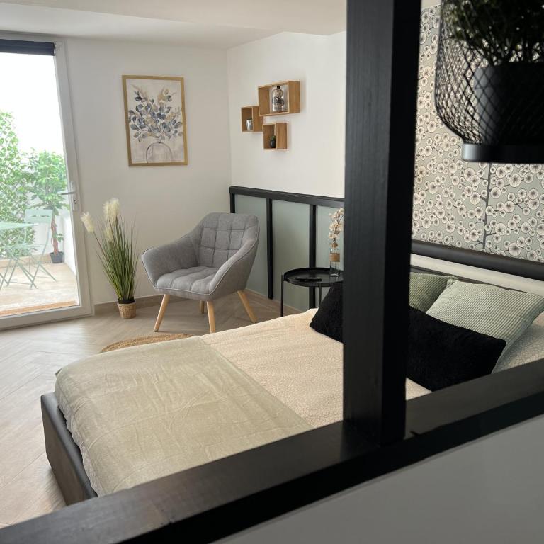 Le Petit Patio - Apartment with Terrace - 9