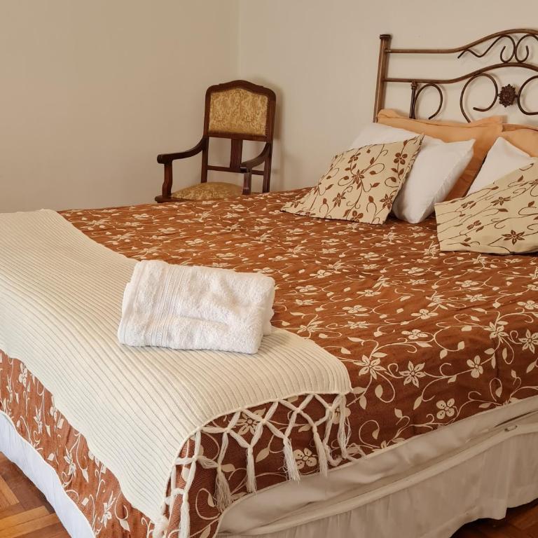 Casa con pileta y jardín - Centro Mendoza - 3 habitaciones - Three-Bedroom Townhouse - 7