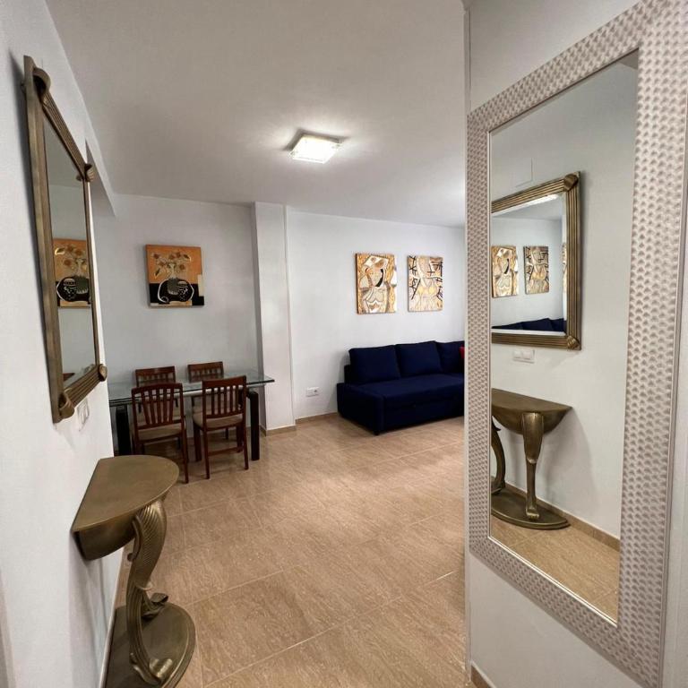 TORREMOLINOS CENTRO - Beautiful , newly renovated 2 bedroom apartment - Apartamento de 2 dormitorios - 1
