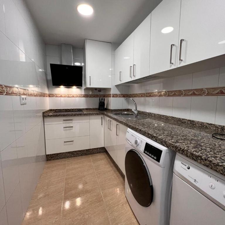 TORREMOLINOS CENTRO - Beautiful , newly renovated 2 bedroom apartment - Apartamento de 2 dormitorios - 7