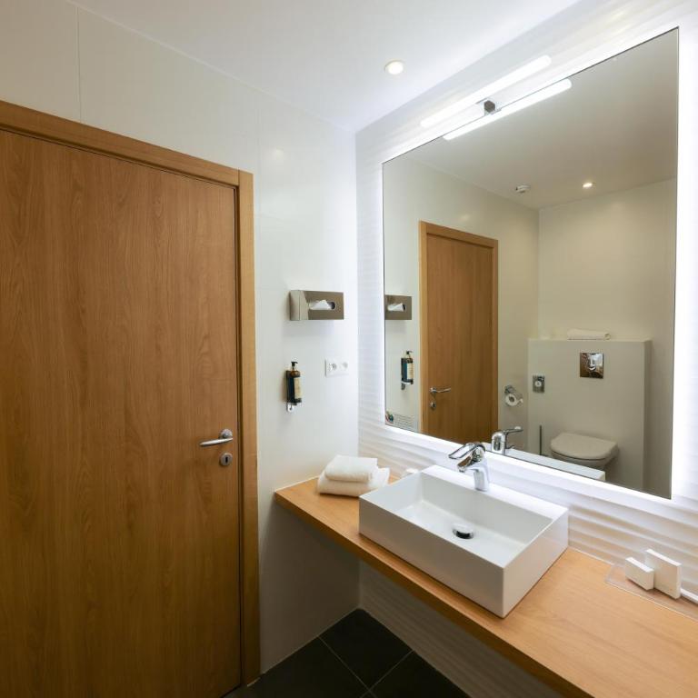 Hôtel Méditerranée - Chambre Quadruple - Accessible aux Personnes à Mobilité Réduite - 5