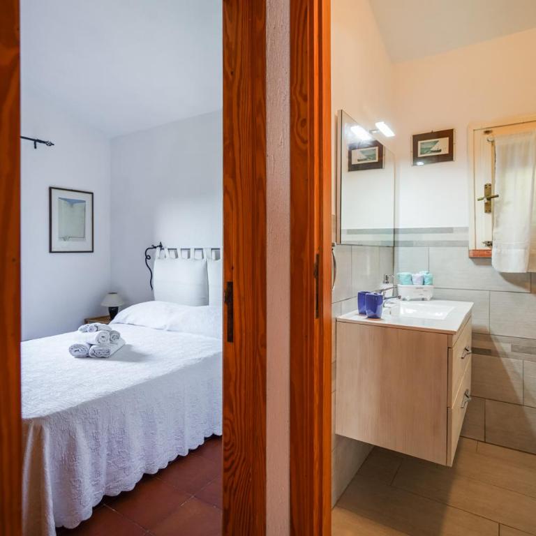 Casa Vacanze 9 Ospiti con Giardino e BBQ 10 Min a Piedi dalla Spiaggia - Five-Bedroom House - 4