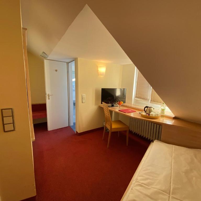 Hotel ADRIA München - Familienzimmer - 10