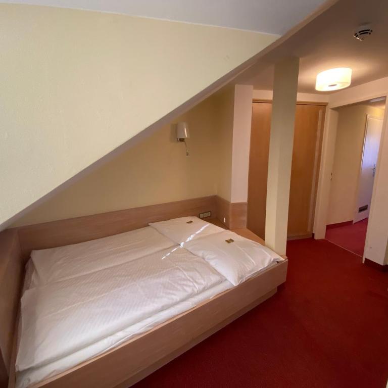 Hotel ADRIA München - Familienzimmer - 12