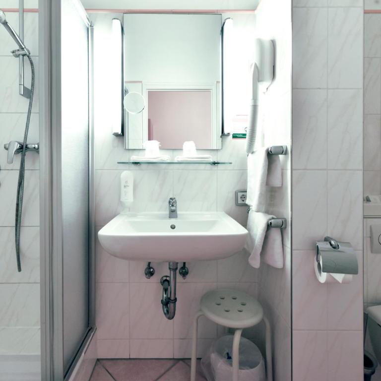 Hotel ADRIA München - Classic Doppelzimmer - 8