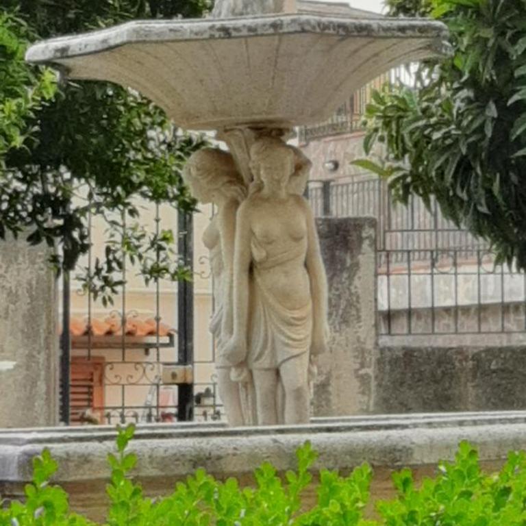 Colazione in giardino con vista mare - Apartment with Sea View - 32