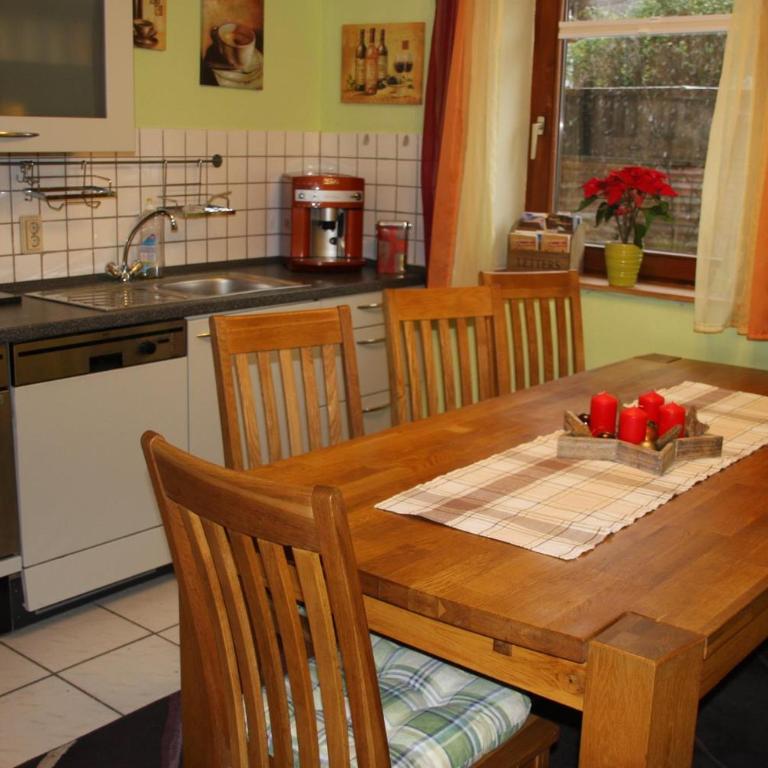 Ferienwohnung Bruni Bock - Three-Bedroom Apartment with Shower - 8