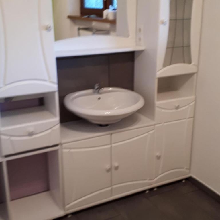 Ferienwohnung Bruni Bock - Three-Bedroom Apartment with Shower - 5