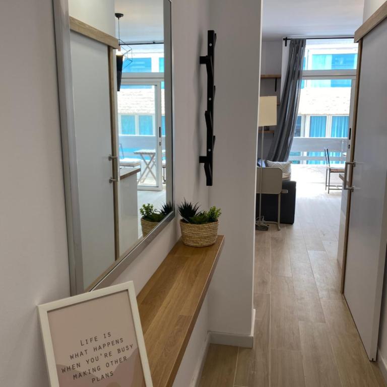 Beach balcony lounge - One-Bedroom Apartment - 9