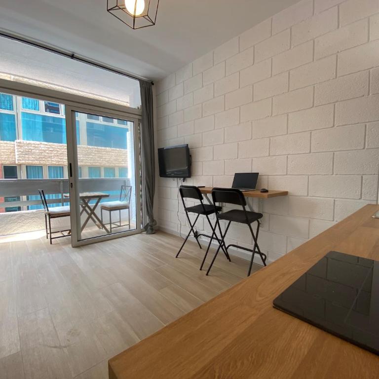 Beach balcony lounge - One-Bedroom Apartment - 5