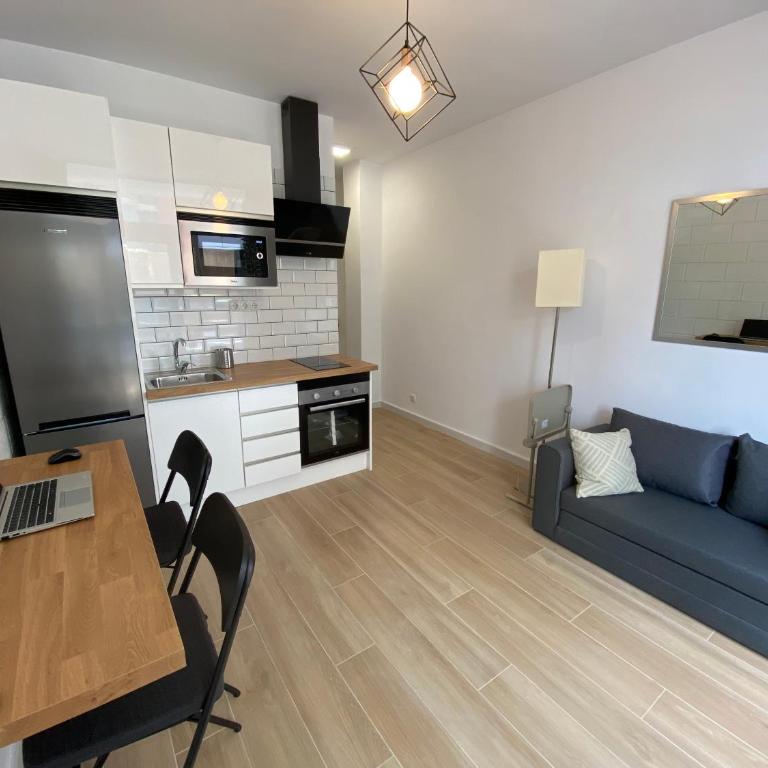 Beach balcony lounge - One-Bedroom Apartment - 7