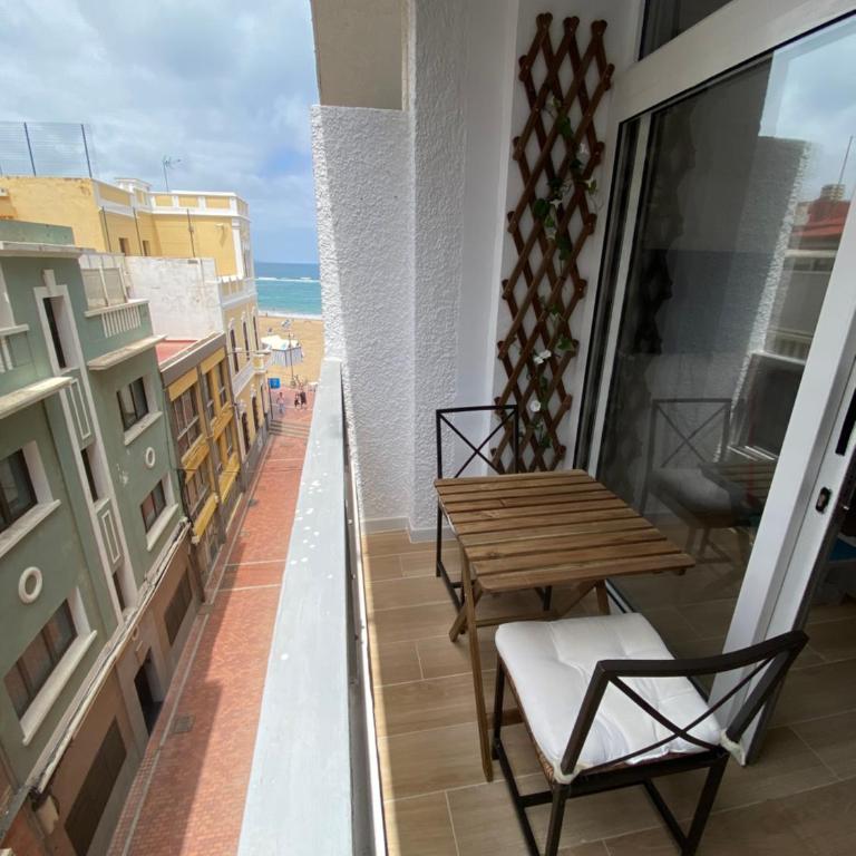 Beach balcony lounge - One-Bedroom Apartment - 1