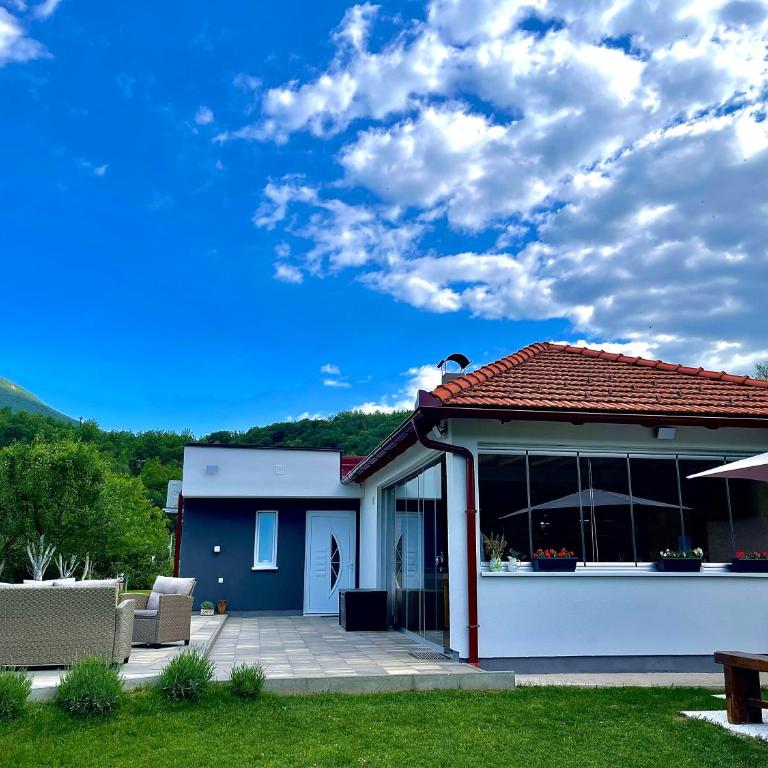 Crystal Račić - Three-Bedroom House - 3