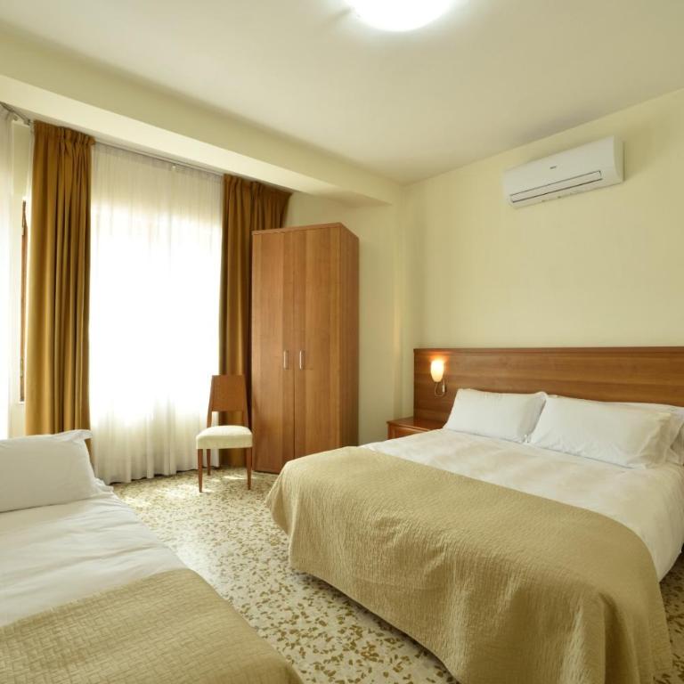 Hotel Diano Marina Mhotelsgroup - Habitación Triple - 2
