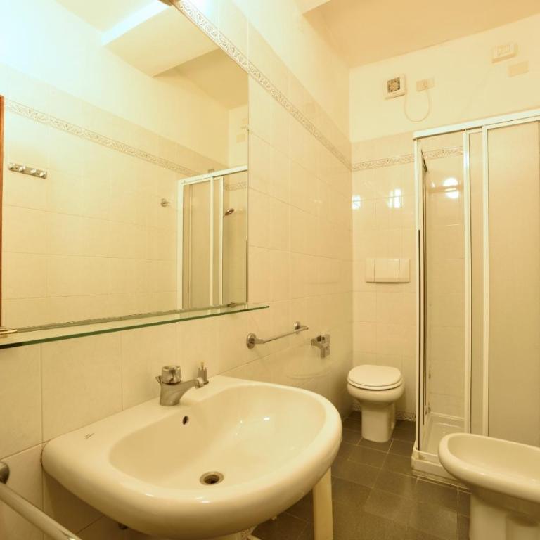 Hotel Diano Marina Mhotelsgroup - Habitación Doble con baño privado - 8
