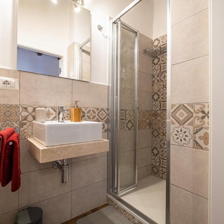 Avenida 12 - Camera Matrimoniale con Bagno Privato - 3