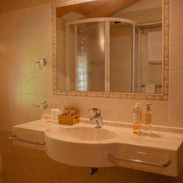 Hotel Garnì Sant'Antonio con Spa - Camera Familiare con Balcone (2 Adulti + 2 Bambini) - 5