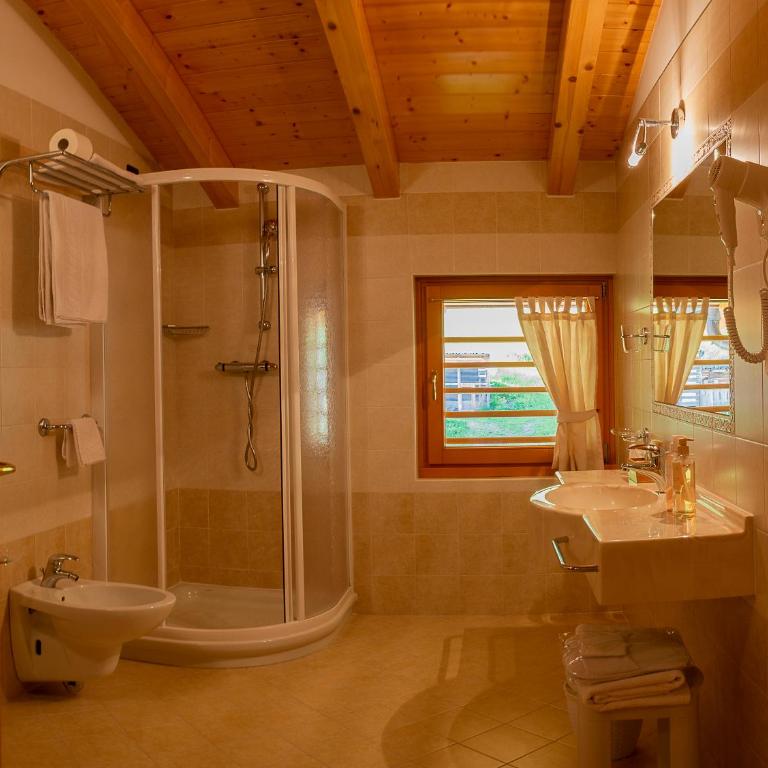 Hotel Garnì Sant'Antonio con Spa - Camera Familiare con Balcone (2 Adulti + 2 Bambini) - 4