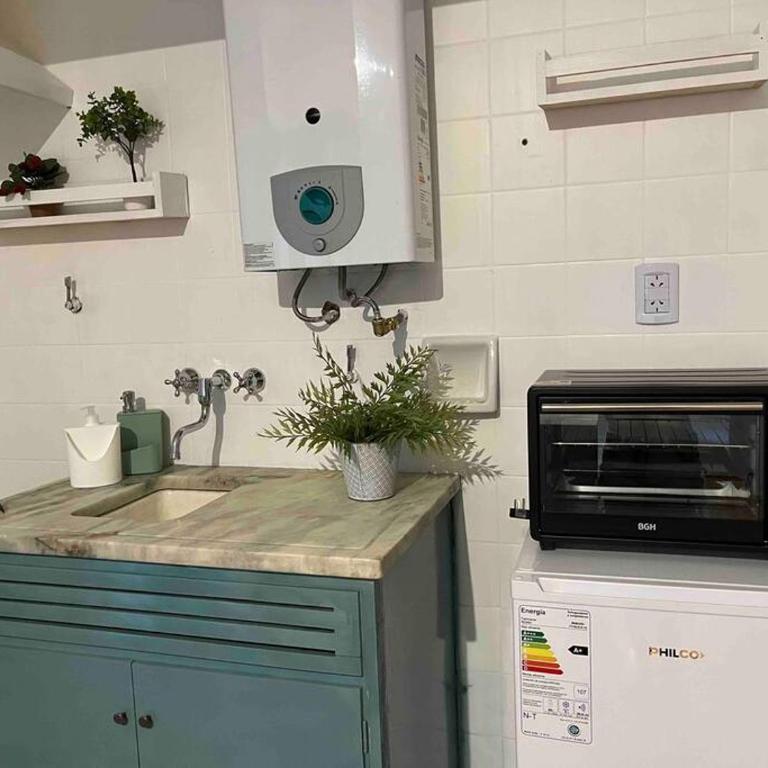 Monoambiente muy luminoso 2 cuadras Plaza de Mayo. - Apartamento de 1 dormitorio - 17