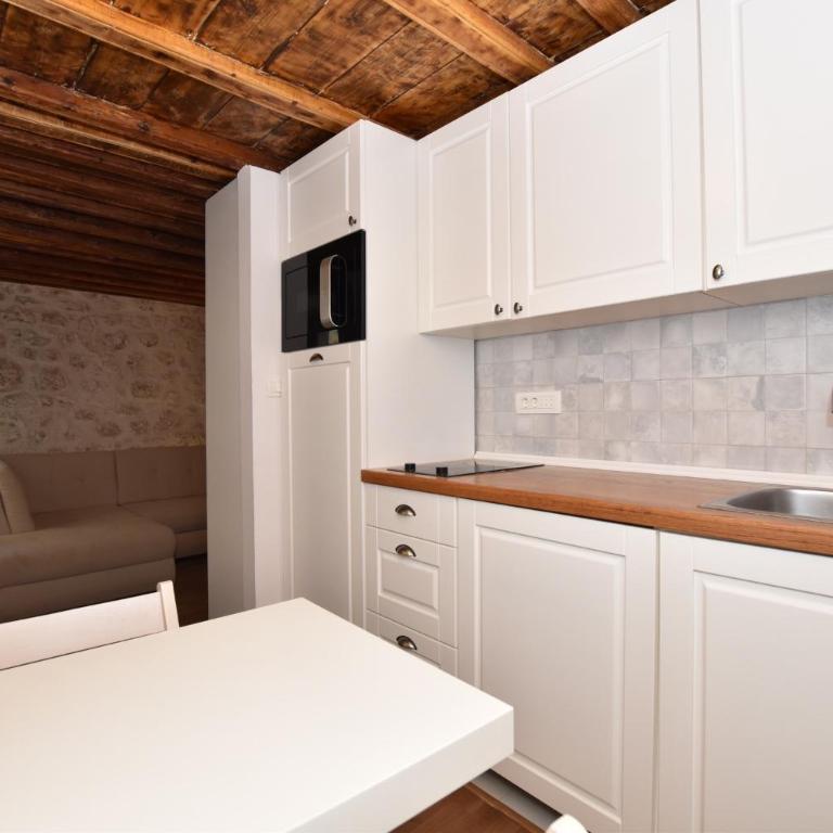 Pearl in the Heart of Old Town on Belavista in Herceg Novi - One-Bedroom Apartment - 18
