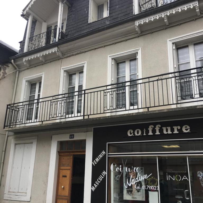 Bel appartement T3 au 1er étage avec cour intérieure au RDC - Villa Marie - Appartement 2 Chambres - 27