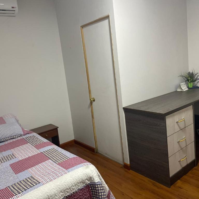 Residencial la Casa de Millan - Habitación Doble con baño privado - 2 camas - 9