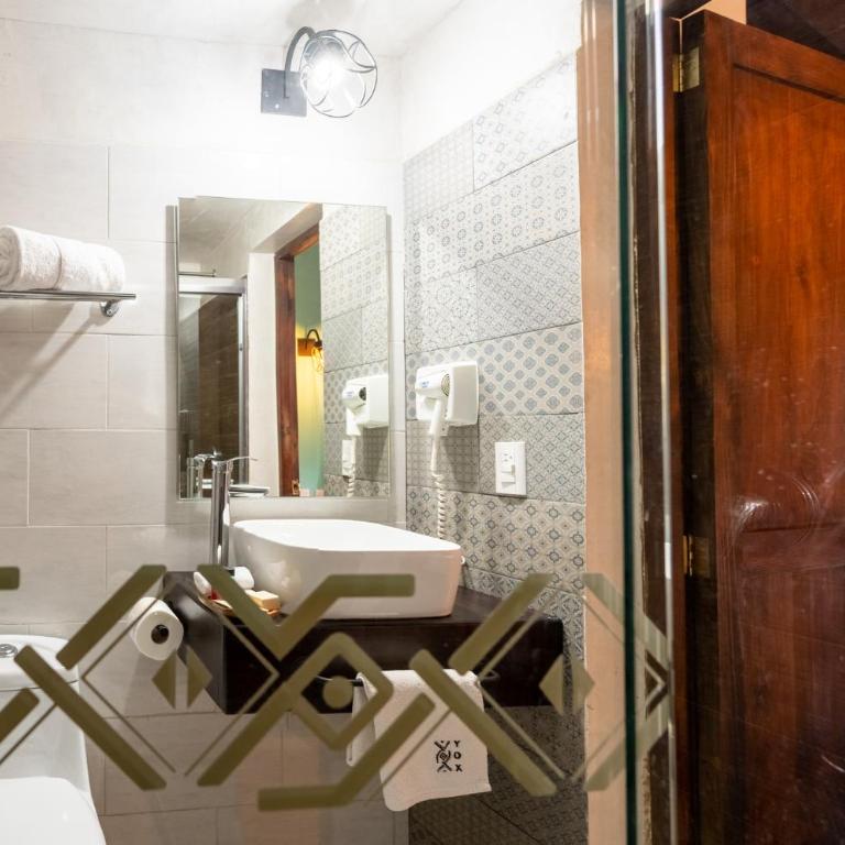 Yox Hotel Boutique - Deluxe Double Room - 9