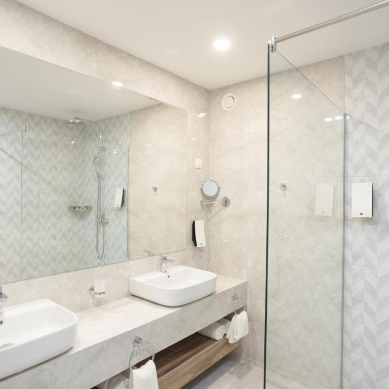 Azul Beach Resort Montenegro by Karisma - All Inclusive - Premium Two Bedroom Seaview Suite - 4