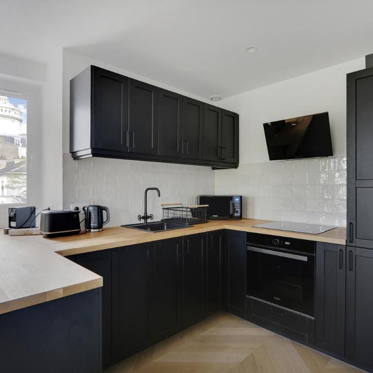 Pick A Flat's Apartment on Place du Tertre - Appartement 2 Chambres - 5