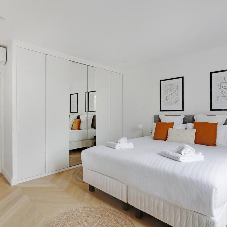 Pick A Flat's Apartment on Place du Tertre - Appartement 2 Chambres - 14