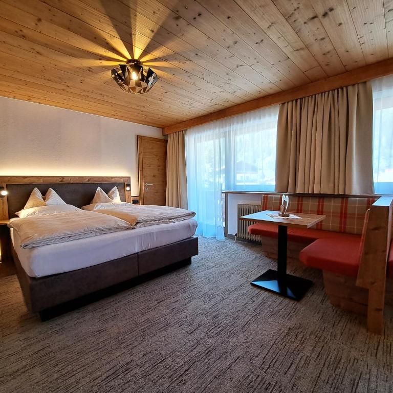 Gästehaus Hochmuth - Apartment mit 3 Schlafzimmern und Balkon - 2